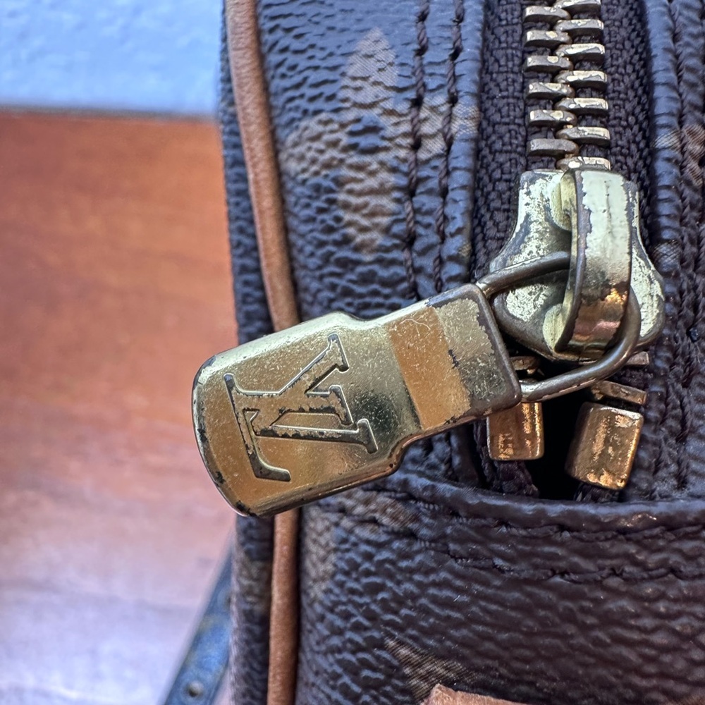 Auth Louis Vuitton Monogram
Canvas Danube M45266 Shoulder
Bag - Picture 10 of 16